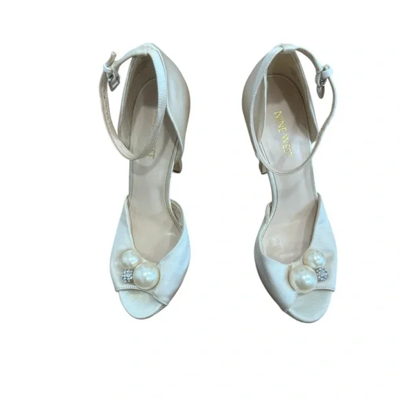Nine West Cream Heels with Pearl Accent - Picture 2 of 5